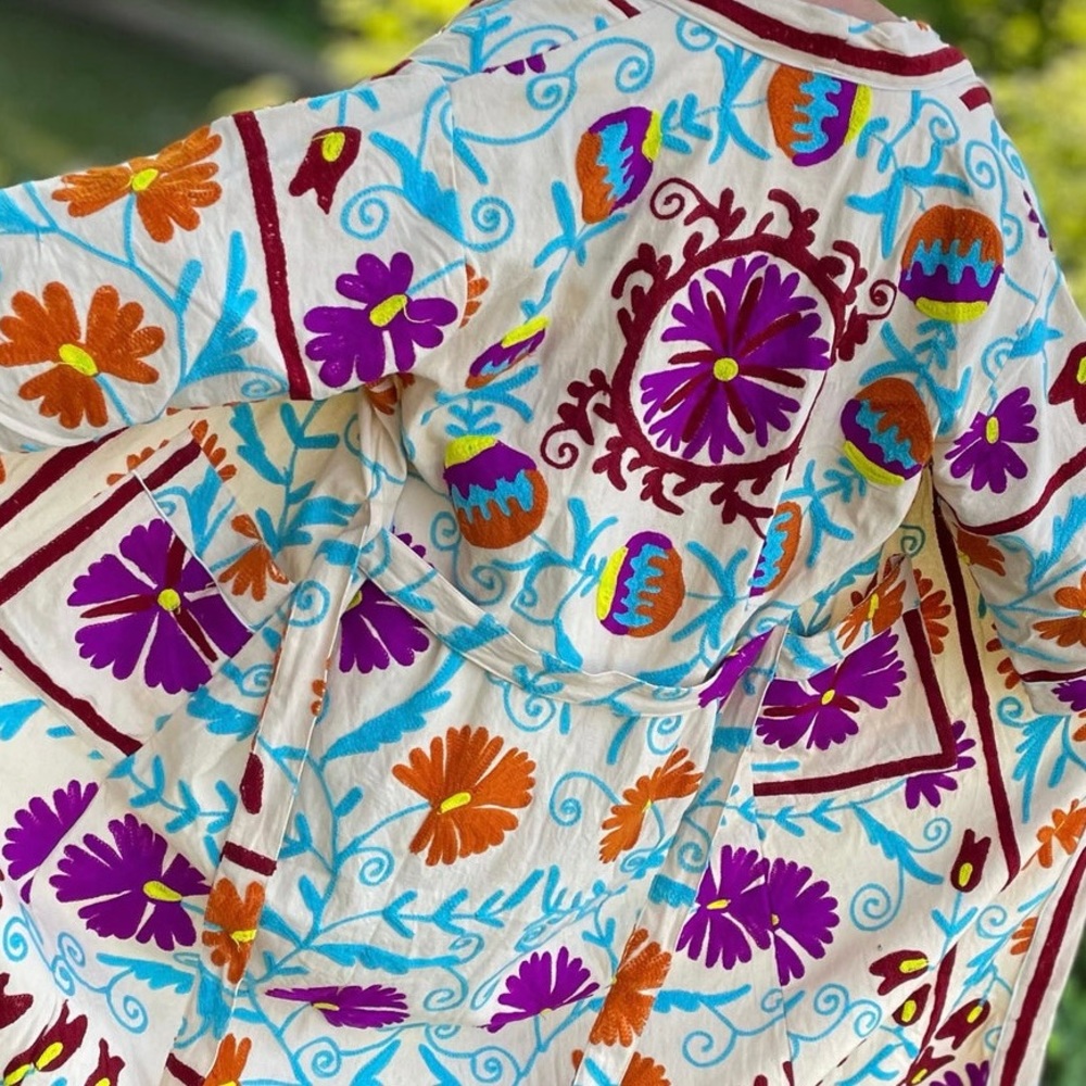 Hand Embroidered Suzani Robe. - Picture 6 of 6